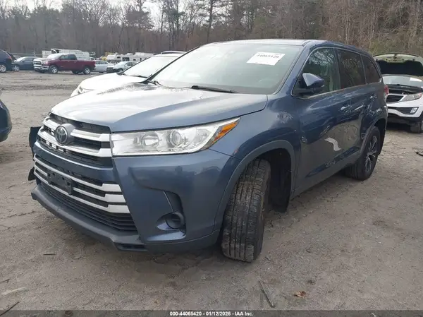 5TDBZRFH1HS362606 2017 TOYOTA HIGHLANDER - Image 2