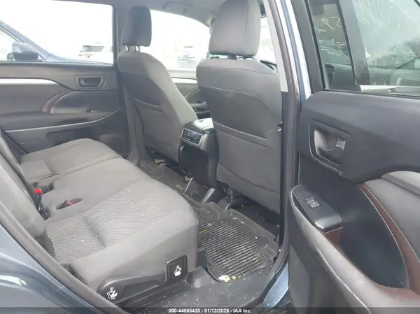 5TDBZRFH1HS362606 2017 TOYOTA HIGHLANDER - Image 8