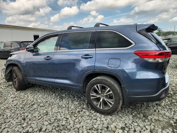 5TDBZRFH1HS366896 2017 TOYOTA HIGHLANDER - Image 2