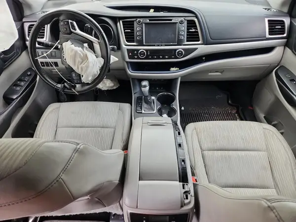 5TDBZRFH1HS366896 2017 TOYOTA HIGHLANDER - Image 8