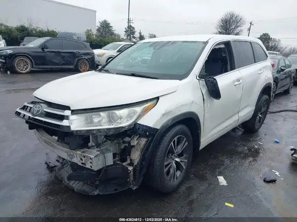 5TDBZRFH1HS370107 2017 TOYOTA HIGHLANDER - Image 2