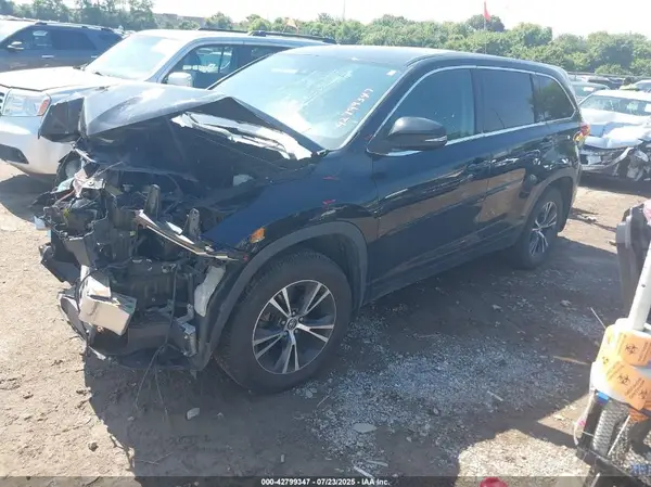 5TDBZRFH1HS373637 2017 TOYOTA HIGHLANDER - Image 2