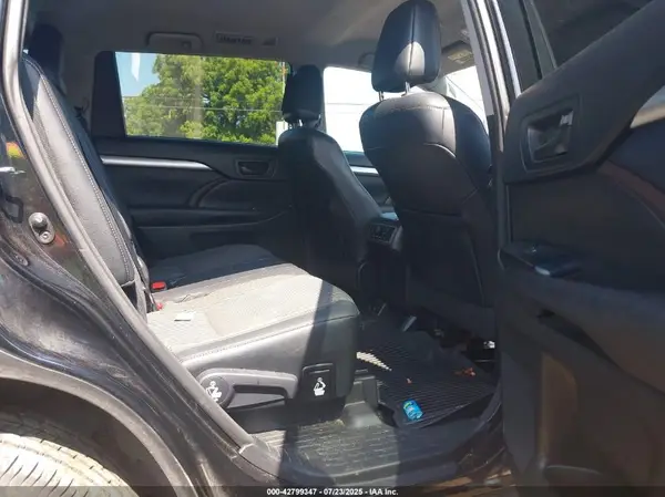 5TDBZRFH1HS373637 2017 TOYOTA HIGHLANDER - Image 8