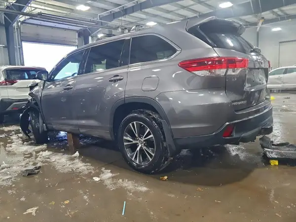 5TDBZRFH1HS384363 2017 TOYOTA HIGHLANDER - Image 2