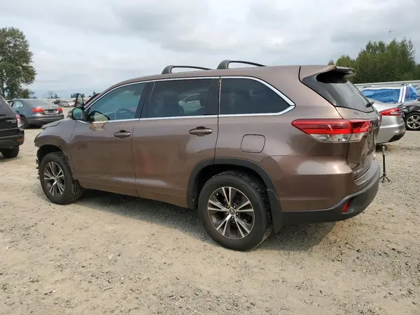 5TDBZRFH1HS385206 2017 TOYOTA HIGHLANDER - Image 2
