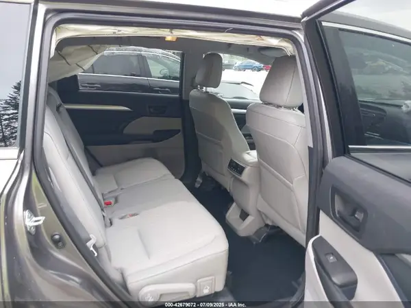 5TDBZRFH1HS409505 2017 TOYOTA HIGHLANDER - Image 8