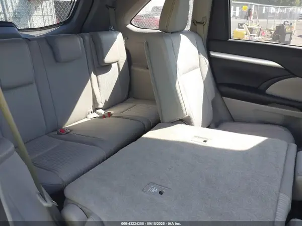 5TDBZRFH1HS414641 2017 TOYOTA HIGHLANDER - Image 8