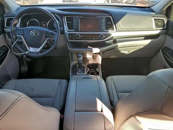 5TDBZRFH1HS429141 2017 TOYOTA HIGHLANDER - Image 8