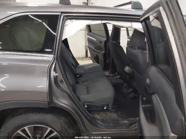 5TDBZRFH1HS430502 2017 TOYOTA HIGHLANDER - Image 8