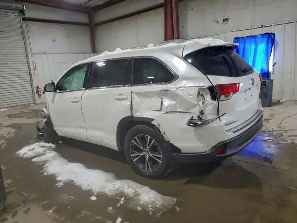 5TDBZRFH1HS430936 2017 TOYOTA HIGHLANDER - Image 2