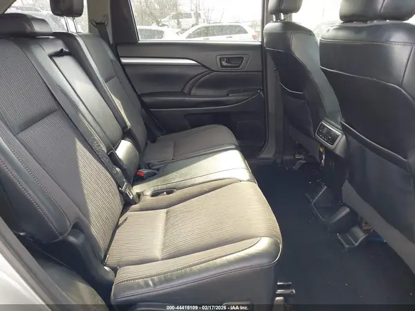 5TDBZRFH1HS437157 2017 TOYOTA HIGHLANDER - Image 8