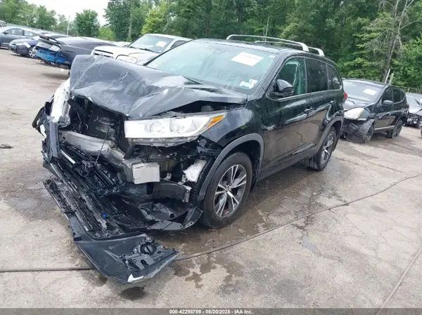 5TDBZRFH1HS441774 2017 TOYOTA HIGHLANDER - Image 2