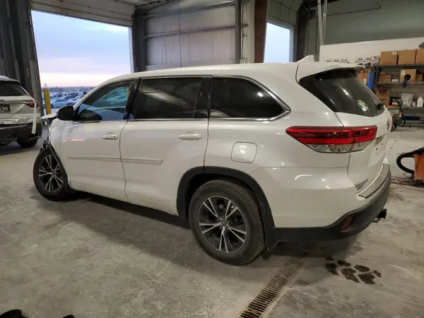 5TDBZRFH1HS475682 2017 TOYOTA HIGHLANDER - Image 2