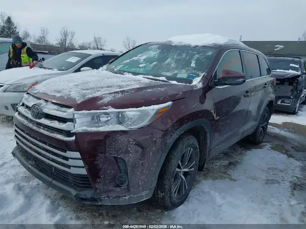5TDBZRFH1HS481997 2017 TOYOTA HIGHLANDER - Image 2