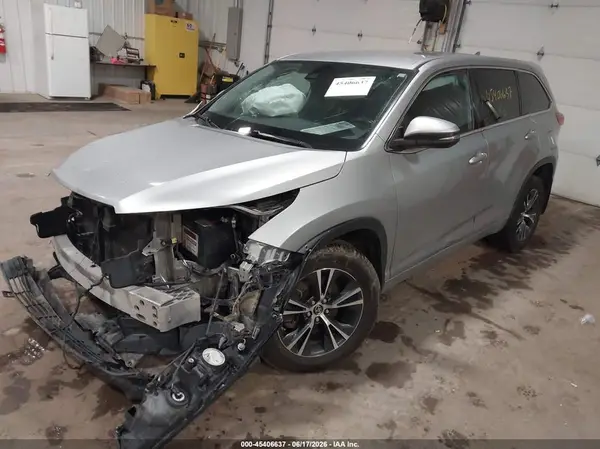 5TDBZRFH1JS484999 2018 TOYOTA HIGHLANDER - Image 2