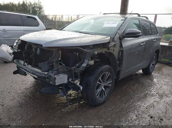 5TDBZRFH1JS806086 2018 TOYOTA HIGHLANDER - Image 2