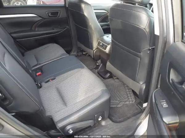 5TDBZRFH1JS806086 2018 TOYOTA HIGHLANDER - Image 8