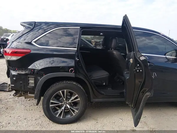 5TDBZRFH1JS807576 2018 TOYOTA HIGHLANDER - Image 8