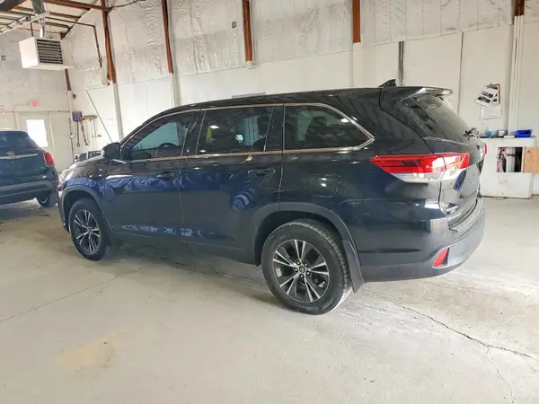 5TDBZRFH1JS816049 2018 TOYOTA HIGHLANDER - Image 2
