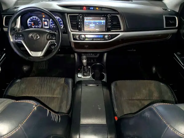 5TDBZRFH1JS816049 2018 TOYOTA HIGHLANDER - Image 8