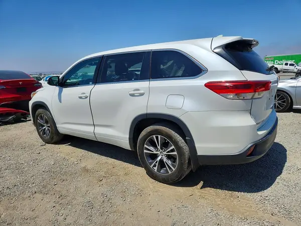 5TDBZRFH1JS819503 2018 TOYOTA HIGHLANDER - Image 2