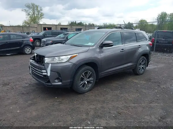 5TDBZRFH1JS826533 2018 TOYOTA HIGHLANDER - Image 2