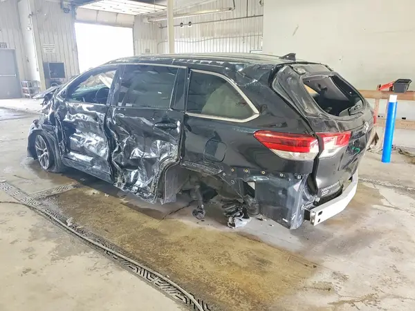 5TDBZRFH1JS828959 2018 TOYOTA HIGHLANDER - Image 2