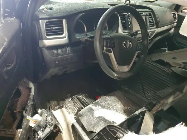 5TDBZRFH1JS828959 2018 TOYOTA HIGHLANDER - Image 8