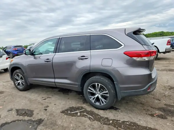 5TDBZRFH1JS838889 2018 TOYOTA HIGHLANDER - Image 2