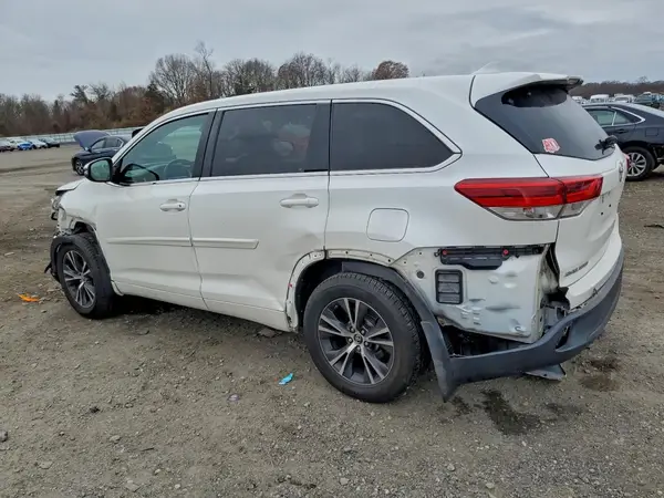 5TDBZRFH1JS850542 2018 TOYOTA HIGHLANDER - Image 2