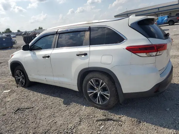 5TDBZRFH1JS857264 2018 TOYOTA HIGHLANDER - Image 2