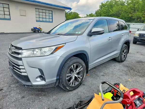 5TDBZRFH1JS858768 2018 TOYOTA HIGHLANDER - Image 1