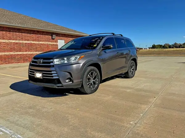 5TDBZRFH1JS868846 2018 TOYOTA HIGHLANDER - Image 2