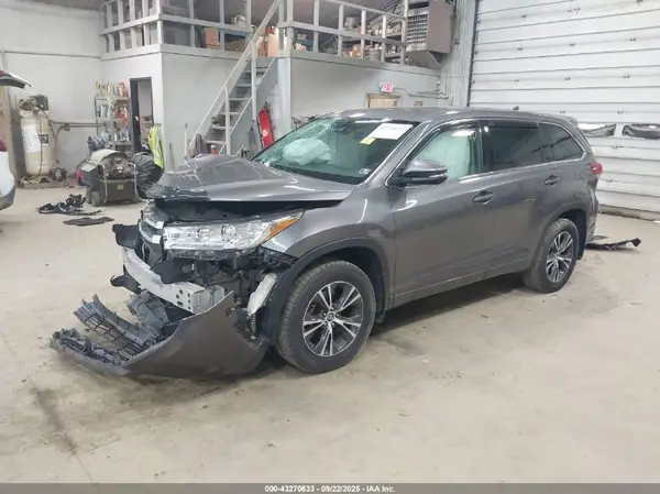 5TDBZRFH1JS870497 2018 TOYOTA HIGHLANDER - Image 2