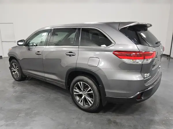 5TDBZRFH1JS885646 2018 TOYOTA HIGHLANDER - Image 2