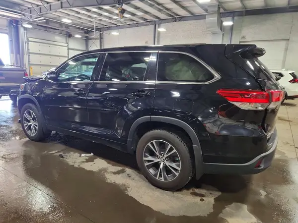 5TDBZRFH1JS886246 2018 TOYOTA HIGHLANDER - Image 2