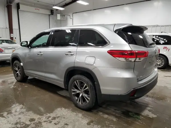 5TDBZRFH1JS889115 2018 TOYOTA HIGHLANDER - Image 2
