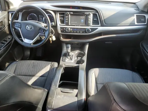 5TDBZRFH1JS889924 2018 TOYOTA HIGHLANDER - Image 8