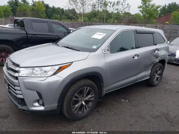 5TDBZRFH1JS894086 2018 TOYOTA HIGHLANDER - Image 2
