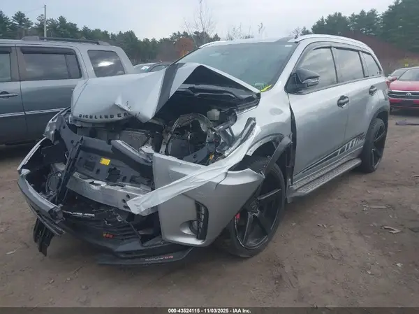 5TDBZRFH1JS896193 2018 TOYOTA HIGHLANDER - Image 2