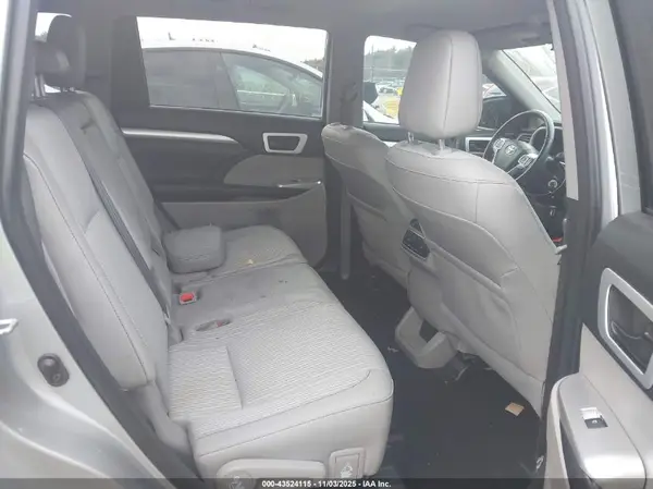 5TDBZRFH1JS896193 2018 TOYOTA HIGHLANDER - Image 8