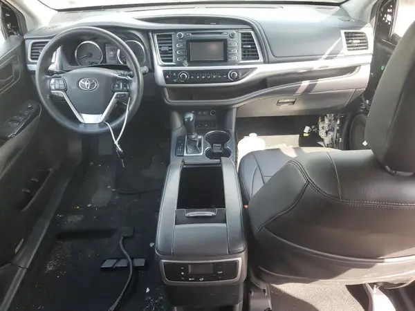 5TDBZRFH1JS899871 2018 TOYOTA HIGHLANDER - Image 8