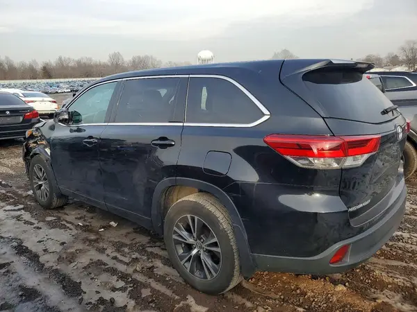 5TDBZRFH1JS905488 2018 TOYOTA HIGHLANDER - Image 2