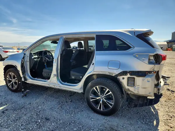 5TDBZRFH1JS906110 2018 TOYOTA HIGHLANDER - Image 2