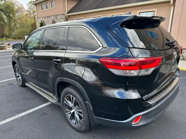 5TDBZRFH1JS907936 2018 TOYOTA HIGHLANDER - Image 2