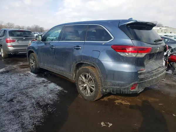 5TDBZRFH1JS908763 2018 TOYOTA HIGHLANDER - Image 2