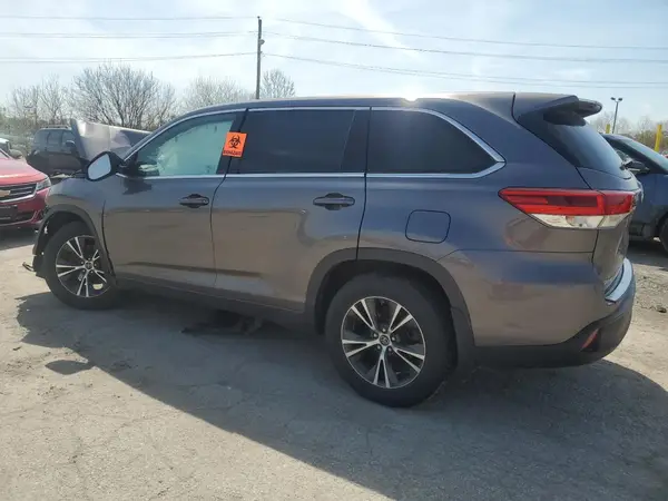 5TDBZRFH1JS913560 2018 TOYOTA HIGHLANDER - Image 2