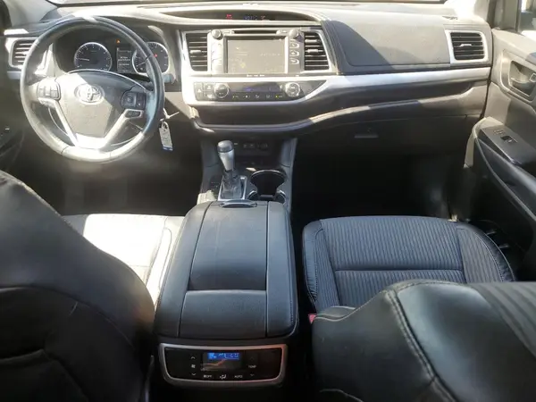 5TDBZRFH1JS914157 2018 TOYOTA HIGHLANDER - Image 8