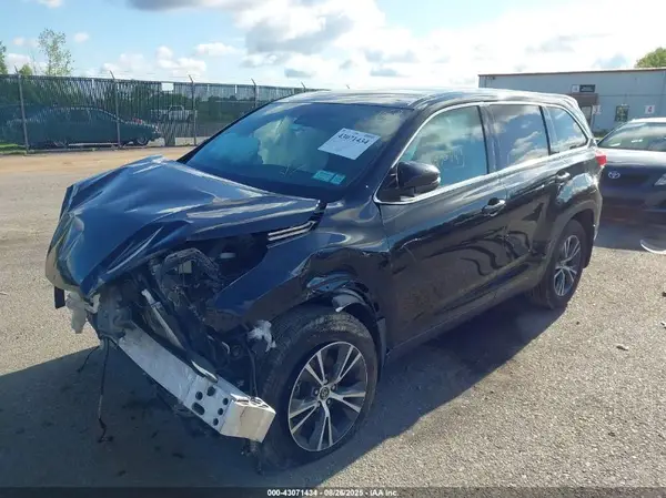 5TDBZRFH1KS705552 2019 TOYOTA HIGHLANDER - Image 2