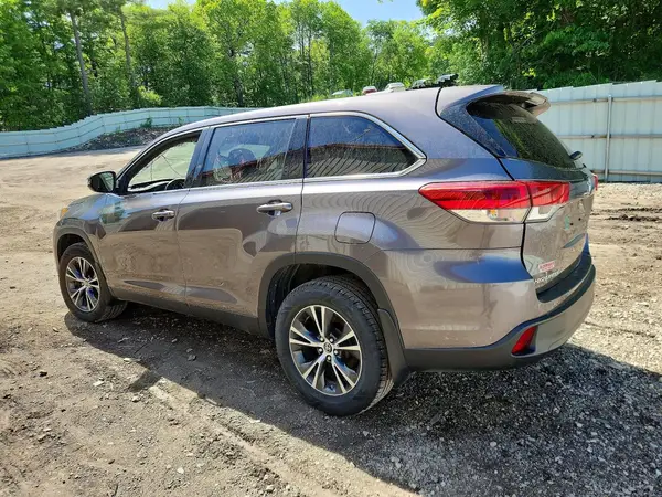 5TDBZRFH1KS722495 2019 TOYOTA HIGHLANDER - Image 2